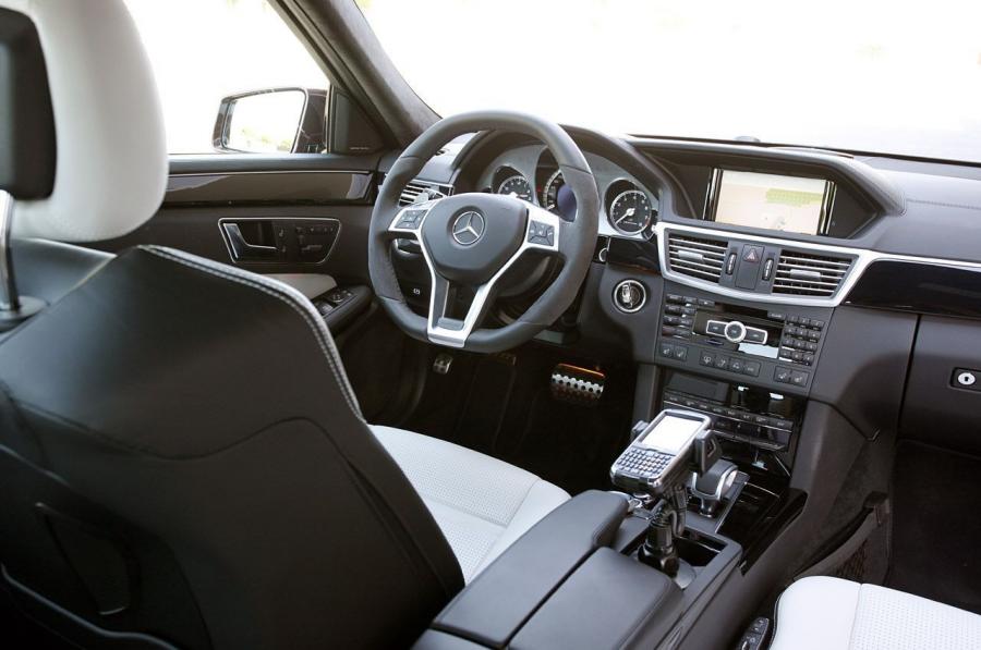  Mercedes-Benz E63 AMG 2012 года  (фото 14 из 30)